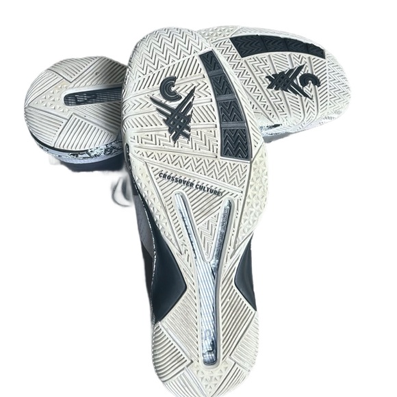 Men's Athletic Shoes in Black and Gray - Picture 8 of 9